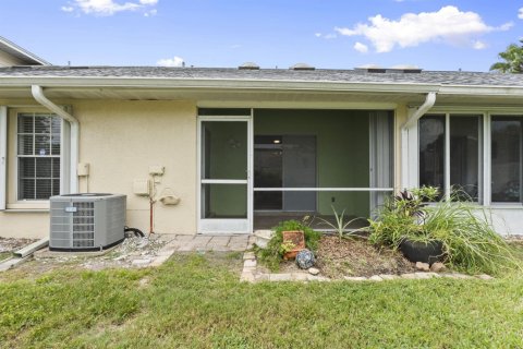 Townhouse in Vero Beach, Florida 2 bedrooms, 104.61 sq.m. № 2315719 - photo 6