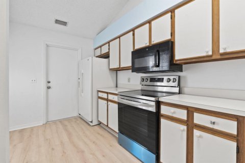 Townhouse in Vero Beach, Florida 2 bedrooms, 104.61 sq.m. № 2315719 - photo 18