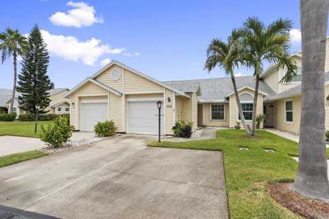 Townhouse in Vero Beach, Florida 2 bedrooms, 104.61 sq.m. № 2315719 - photo 2