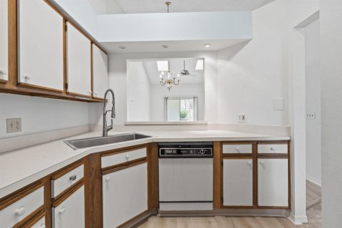Townhouse in Vero Beach, Florida 2 bedrooms, 104.61 sq.m. № 2315719 - photo 15