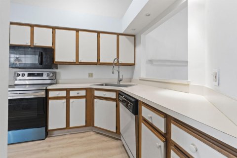 Townhouse in Vero Beach, Florida 2 bedrooms, 104.61 sq.m. № 2315719 - photo 19