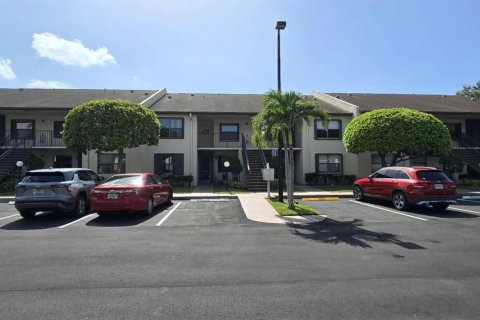 Condo in Lake Worth, Florida, 2 bedrooms № 2249255