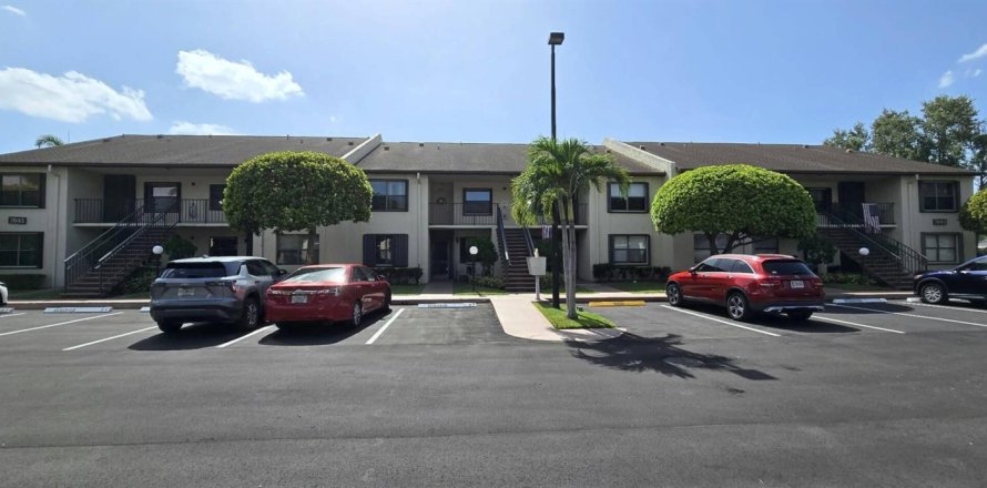 Condo in Lake Worth, Florida, 2 bedrooms № 2249255
