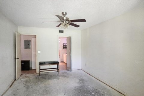 Condo in Lake Worth, Florida, 2 bedrooms № 2249255 - photo 9