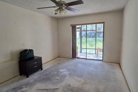 Condo in Lake Worth, Florida, 2 bedrooms № 2249255 - photo 5