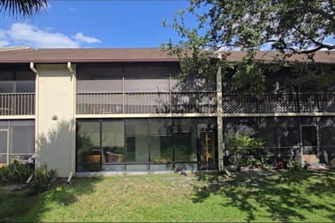 Condo in Lake Worth, Florida, 2 bedrooms № 2249255 - photo 4