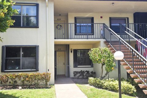 Condo in Lake Worth, Florida, 2 bedrooms № 2249255 - photo 3
