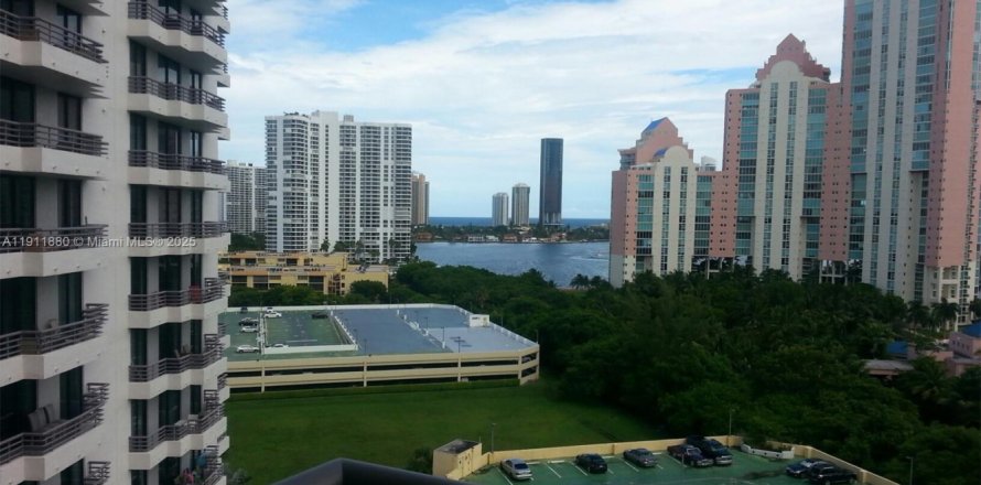 Condominio en Aventura, Florida, 2 dormitorios  № 2013428