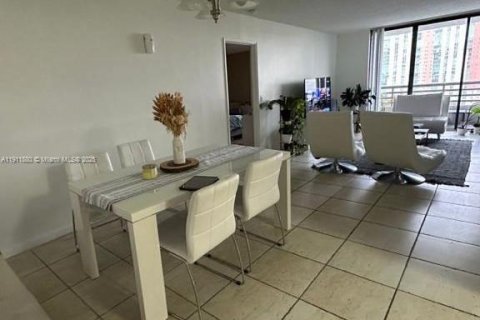Condominio en alquiler en Aventura, Florida, 2 dormitorios, 105.63 m2 № 2013428 - foto 10