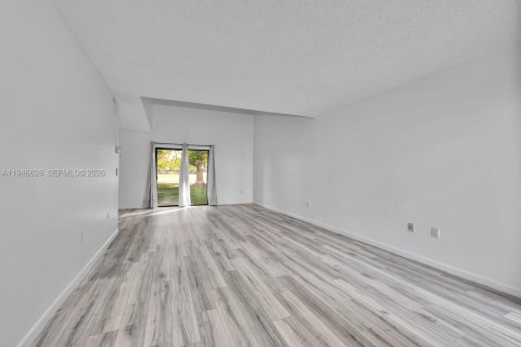 Townhouse in Miami, Florida 2 bedrooms, 131.92 sq.m. № 2003367 - photo 5