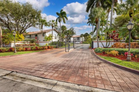 Townhouse in Miami, Florida 2 bedrooms, 131.92 sq.m. № 2003367 - photo 27