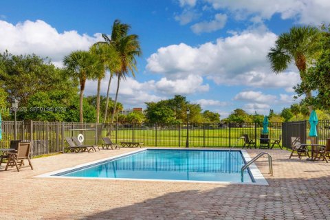 Townhouse in Miami, Florida 2 bedrooms, 131.92 sq.m. № 2003367 - photo 30