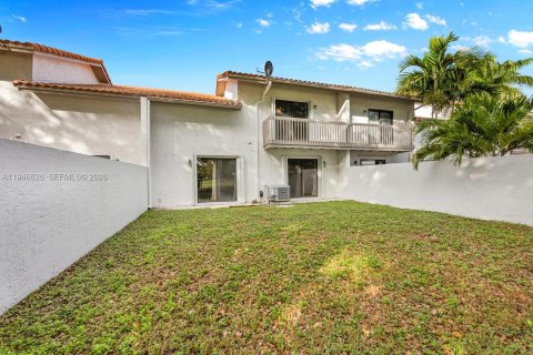 Townhouse in Miami, Florida 2 bedrooms, 131.92 sq.m. № 2003367 - photo 23