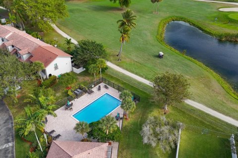 Townhouse in Miami, Florida 2 bedrooms, 131.92 sq.m. № 2003367 - photo 29