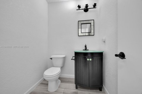 Townhouse in Miami, Florida 2 bedrooms, 131.92 sq.m. № 2003367 - photo 10