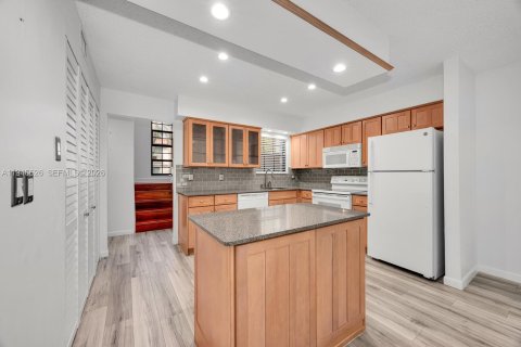 Townhouse in Miami, Florida 2 bedrooms, 131.92 sq.m. № 2003367 - photo 3