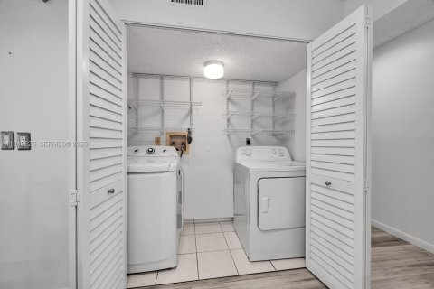 Townhouse in Miami, Florida 2 bedrooms, 131.92 sq.m. № 2003367 - photo 9