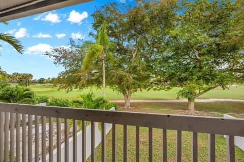 Townhouse in Miami, Florida 2 bedrooms, 131.92 sq.m. № 2003367 - photo 16