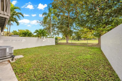 Townhouse in Miami, Florida 2 bedrooms, 131.92 sq.m. № 2003367 - photo 20