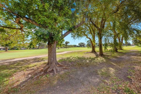 Townhouse in Miami, Florida 2 bedrooms, 131.92 sq.m. № 2003367 - photo 24