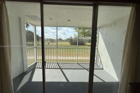 Condo in Pompano Beach, Florida, 2 bedrooms  № 2068666 - photo 14