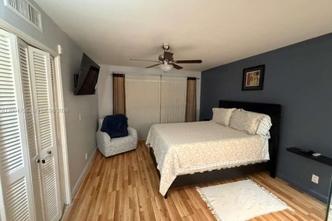 Condo in Pompano Beach, Florida, 2 bedrooms  № 2068666 - photo 15