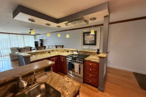 Condo in Pompano Beach, Florida, 2 bedrooms  № 2068666