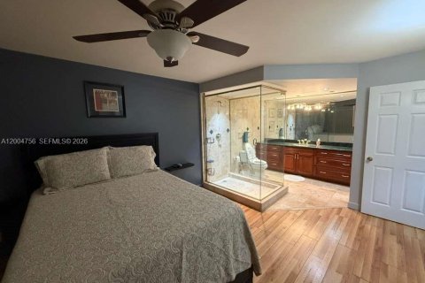 Condo in Pompano Beach, Florida, 2 bedrooms  № 2068666 - photo 17