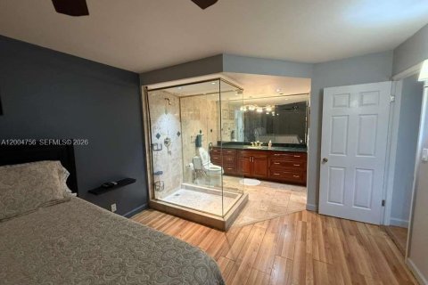 Condo in Pompano Beach, Florida, 2 bedrooms  № 2068666 - photo 16