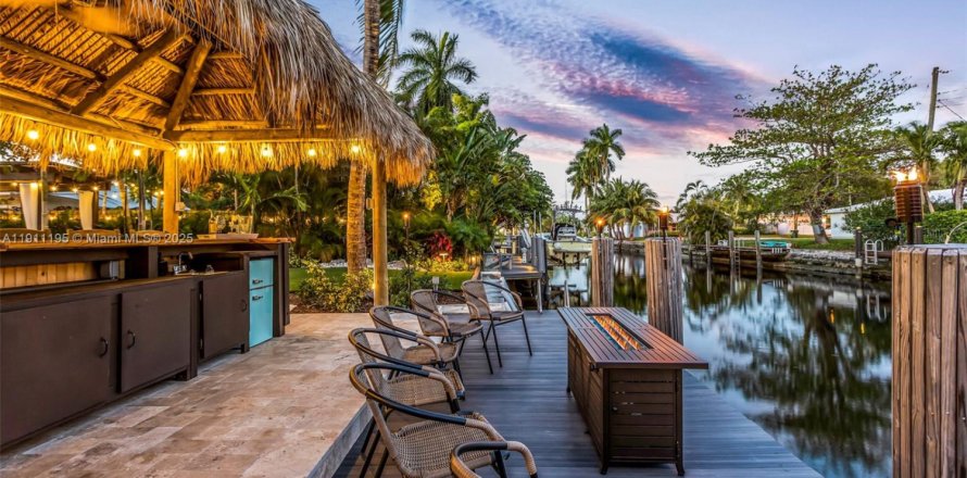 House in Fort Lauderdale, Florida 3 bedrooms, 191.94 sq.m. № 2013494