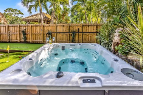 House in Fort Lauderdale, Florida 3 bedrooms, 191.94 sq.m. № 2013494 - photo 27
