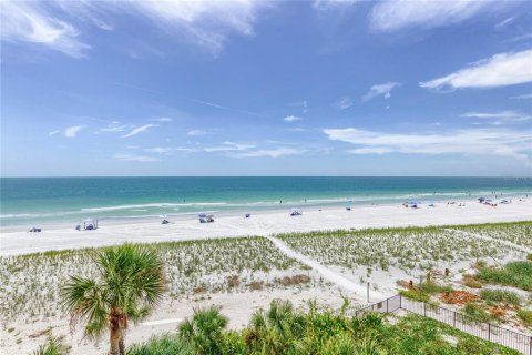 Condominio en Clearwater, Florida, 2 dormitorios  № 2258283