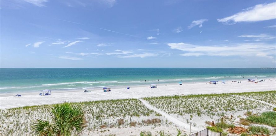 Condominio en Clearwater, Florida, 2 dormitorios  № 2258283