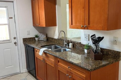 Villa ou maison à louer à Palmetto, Floride: 3 chambres, 96.06 m2 № 2393557 - photo 3
