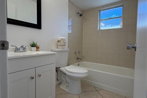 Villa ou maison à louer à Palmetto, Floride: 3 chambres, 96.06 m2 № 2393557 - photo 11