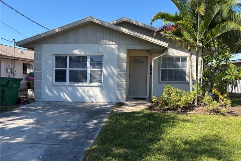 Villa ou maison à louer à Palmetto, Floride: 3 chambres, 96.06 m2 № 2393557 - photo 2