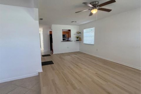 Villa ou maison à louer à Palmetto, Floride: 3 chambres, 96.06 m2 № 2393557 - photo 9