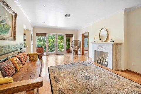 House in Miami Beach, Florida 3 bedrooms, 186.08 sq.m. № 1922227 - photo 6