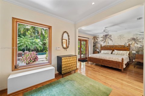 House in Miami Beach, Florida 3 bedrooms, 186.08 sq.m. № 1922227 - photo 11