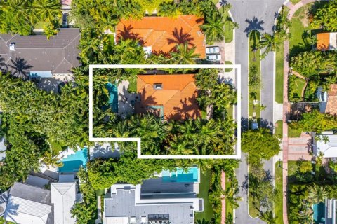 House in Miami Beach, Florida 3 bedrooms, 186.08 sq.m. № 1922227 - photo 21