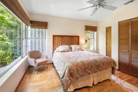 House in Miami Beach, Florida 3 bedrooms, 186.08 sq.m. № 1922227 - photo 15