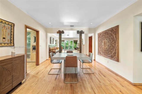 House in Miami Beach, Florida 3 bedrooms, 186.08 sq.m. № 1922227 - photo 10