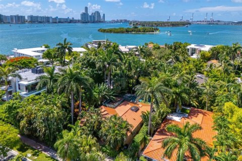 House in Miami Beach, Florida 3 bedrooms, 186.08 sq.m. № 1922227 - photo 18