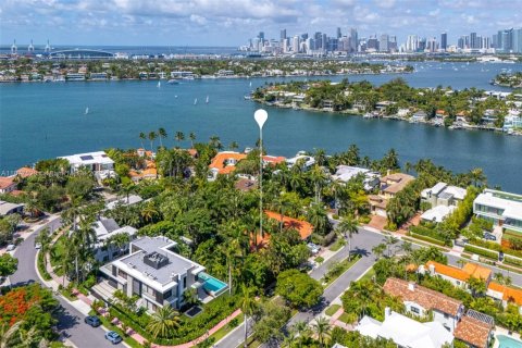 House in Miami Beach, Florida 3 bedrooms, 186.08 sq.m. № 1922227 - photo 19