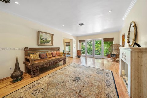 House in Miami Beach, Florida 3 bedrooms, 186.08 sq.m. № 1922227 - photo 5