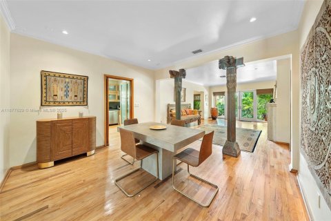 House in Miami Beach, Florida 3 bedrooms, 186.08 sq.m. № 1922227 - photo 8