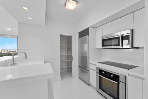 Copropriété à vendre à Miami, Floride: 2 chambres, 112.41 m2 № 1973976 - photo 6