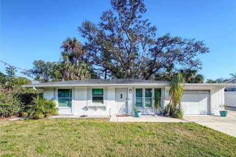 House in Nokomis, Florida 2 bedrooms, 90.3 sq.m. № 1724371 - photo 1