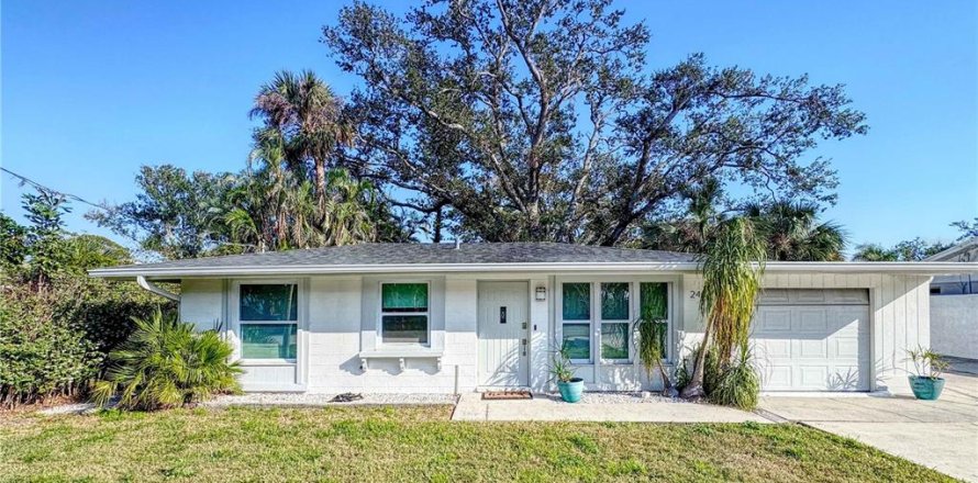 House in Nokomis, Florida 2 bedrooms, 90.3 sq.m. № 1724371