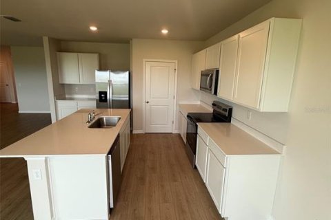 House in Palmetto, Florida 5 bedrooms, 158.68 sq.m. № 2119275 - photo 2